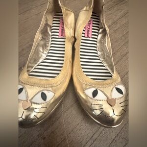 Cute Betsy, Johnson gold cat eye flats brand new!